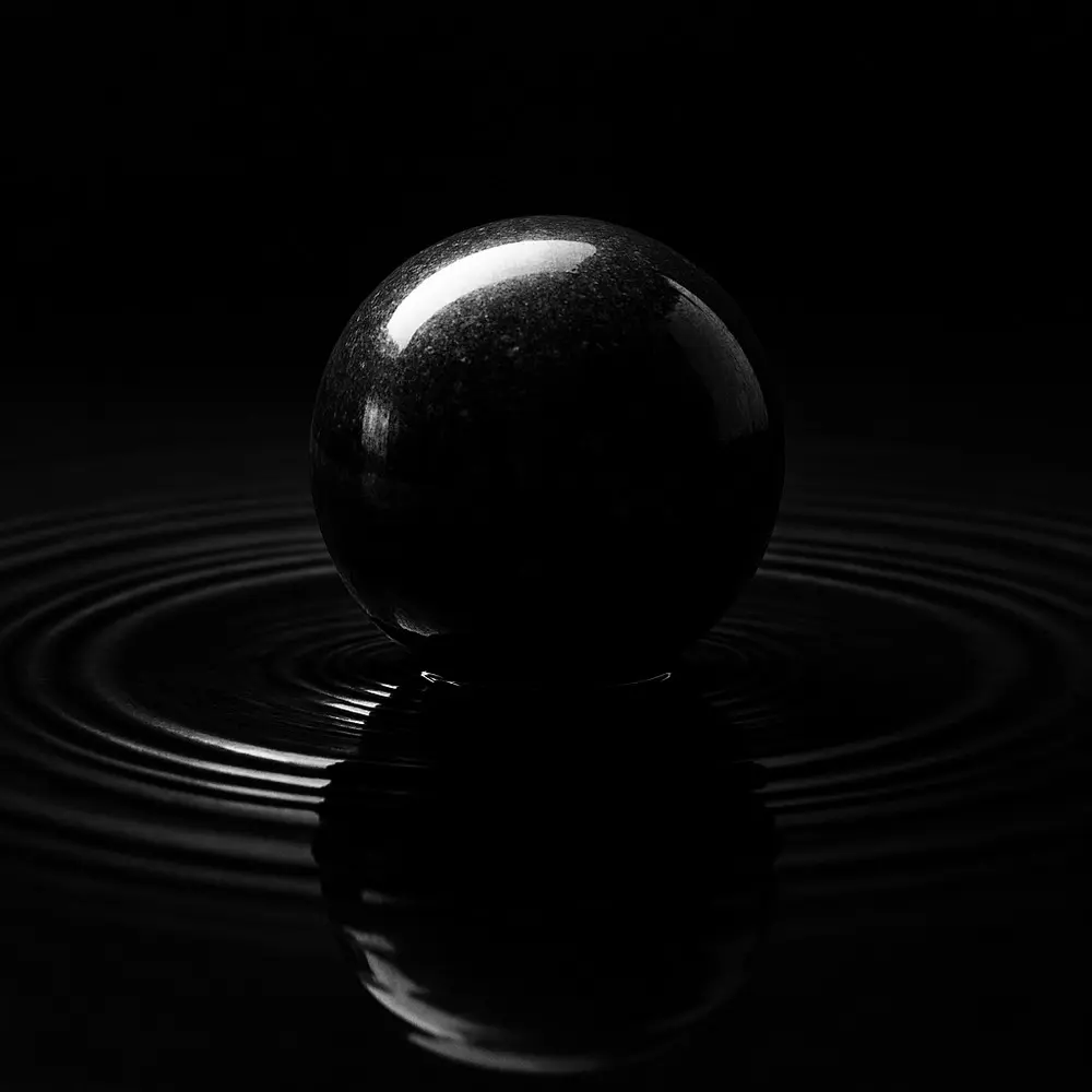 сфера на воде
